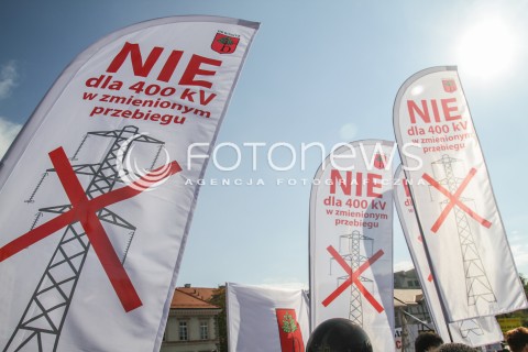  22.09.2016 WARSZAWA<br />PROTEST MIESZKANCOW STOP DLA LINII 400KV<br />N/Z MIESZKANCY PROTESTUJACY PRZECIWKO BUDOWIE LINII WYSOKIEGO NAPIECIA NAD DOMAMI<br /> 