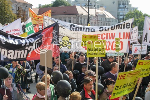  22.09.2016 WARSZAWA<br />PROTEST MIESZKANCOW STOP DLA LINII 400KV<br />N/Z MIESZKANCY PROTESTUJACY PRZECIWKO BUDOWIE LINII WYSOKIEGO NAPIECIA NAD DOMAMI<br /> 