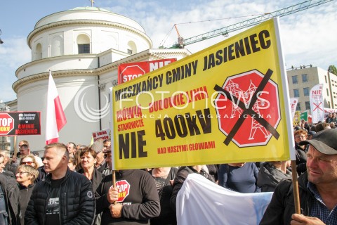  22.09.2016 WARSZAWA<br />PROTEST MIESZKANCOW STOP DLA LINII 400KV<br />N/Z MIESZKANCY PROTESTUJACY PRZECIWKO BUDOWIE LINII WYSOKIEGO NAPIECIA NAD DOMAMI<br /> 