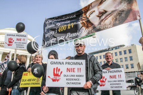  22.09.2016 WARSZAWA<br />PROTEST MIESZKANCOW STOP DLA LINII 400KV<br />N/Z MIESZKANCY PROTESTUJACY PRZECIWKO BUDOWIE LINII WYSOKIEGO NAPIECIA NAD DOMAMI<br /> 