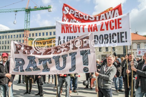  22.09.2016 WARSZAWA<br />PROTEST MIESZKANCOW STOP DLA LINII 400KV<br />N/Z MIESZKANCY PROTESTUJACY PRZECIWKO BUDOWIE LINII WYSOKIEGO NAPIECIA NAD DOMAMI<br /> 