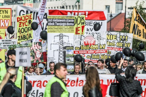 Protest przeciwko budowie linii wysokiego napięcia w Warszawie