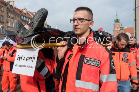  24.09.2016 WARSZAWA<br /> MANIFESTACJA SRODOWISK SLUZBY ZDROWIA <br /> N/Z UCZESTNICY CZOLO MARSZU <br />  