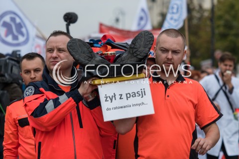  24.09.2016 WARSZAWA<br /> MANIFESTACJA SRODOWISK SLUZBY ZDROWIA <br /> N/Z UCZESTNICY CZOLO MARSZU <br />  