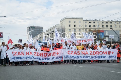  24.09.2016 WARSZAWA<br /> MANIFESTACJA SRODOWISK SLUZBY ZDROWIA <br /> N/Z UCZESTNICY CZOLO MARSZU <br />  