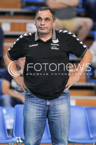 01.10.2016 RZESZOW <br />SIATKOWKA SEZON 2016/2017 WOMEN VOLLEYBALL <br />IV TURNIEJ O PUCHAR FIRMY DEVELOPRES<br />MECZ DEVELOPRES RZESZOW - MUSZYNIANKA ENEA MUSZYNA<br />N/Z BOGDAN SERWINSKI - I TRENER ( HEAD COACH ) SYLWETKA <br /> 