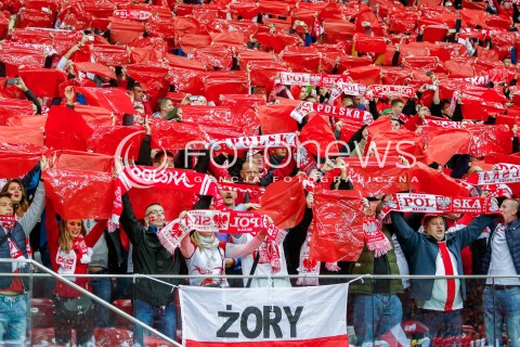  08.10.2016 WARSZAWA PILKA NOZNA <br />FOOTBALL POLISH ELIMINACJE MS 2018<br />MECZ POLSKA - DANIA NA STADIONIE NARODOWYM<br />N/Z KIBICE POLACY DOPING EMOCJE TRYBUNY KARTONIADA<br /> 