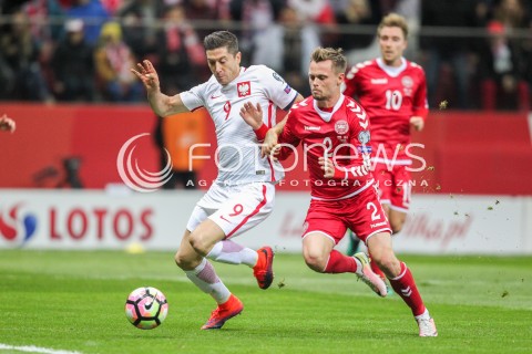  08.10.2016 WARSZAWA PILKA NOZNA <br />FOOTBALL POLISH ELIMINACJE MS 2018<br />MECZ POLSKA - DANIA NA STADIONIE NARODOWYM<br />N/Z ROBERT LEWANDOWSKI  PETER ANKERSEN <br /> 