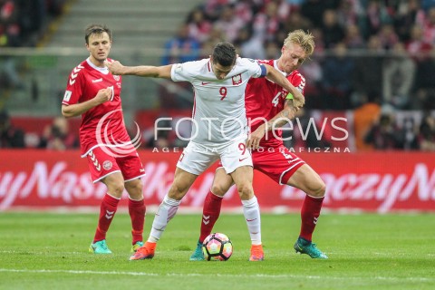  08.10.2016 WARSZAWA PILKA NOZNA <br />FOOTBALL POLISH ELIMINACJE MS 2018<br />MECZ POLSKA - DANIA NA STADIONIE NARODOWYM<br />N/Z ROBERT LEWANDOWSKI  SIMON KJAER <br /> 