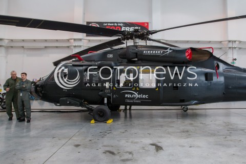  10.10.2016 MIELEC <br />WIZYTA PREMIER BEATY SZYDLO W POLSKICH ZAKLADACH LOTNICZYCH PZL MIELEC <br />WIZYTA MA ZWIAZEK Z PLANEM ZAKUPU SMIGLOWCOW SIKORSKI BLACKHAWK DLA POLSKIEJ ARMII<br />ZDJECIE ILUSTRACYJNE<br />LINIA PRODUKCYJNA SMIGLOWCOW BLACKHAWK S-70I<br />N/Z SMIGLOWIEC HELIKOPTER SIKORSKY BLACKHAWK<br /> 