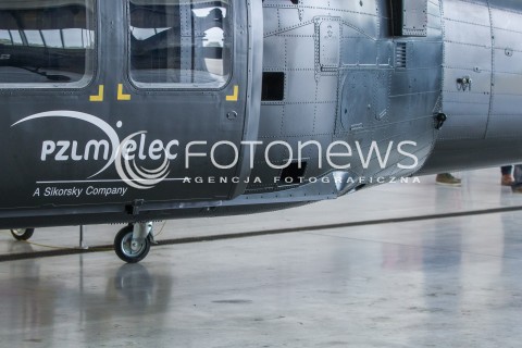  10.10.2016 MIELEC <br />WIZYTA PREMIER BEATY SZYDLO W POLSKICH ZAKLADACH LOTNICZYCH PZL MIELEC <br />WIZYTA MA ZWIAZEK Z PLANEM ZAKUPU SMIGLOWCOW SIKORSKI BLACKHAWK DLA POLSKIEJ ARMII<br />ZDJECIE ILUSTRACYJNE<br />LINIA PRODUKCYJNA SMIGLOWCOW BLACKHAWK S-70I<br />N/Z SMIGLOWIEC HELIKOPTER SIKORSKY BLACKHAWK<br /> 
