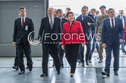  10.10.2016 MIELEC <br />WIZYTA PREMIER BEATY SZYDLO W POLSKICH ZAKLADACH LOTNICZYCH PZL MIELEC <br />WIZYTA MA ZWIAZEK Z PLANEM ZAKUPU SMIGLOWCOW SIKORSKI BLACKHAWK DLA POLSKIEJ ARMII<br />N/Z PREMIER BEATA SZYDLO ANTONI MACIEREWICZ - MINISTER OBRONY NARODOWEJ I JANUSZ ZAKRECKI - PREZES PZL MIELEC<br /> 