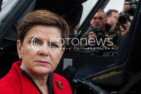  10.10.2016 MIELEC <br />WIZYTA PREMIER BEATY SZYDLO W POLSKICH ZAKLADACH LOTNICZYCH PZL MIELEC <br />WIZYTA MA ZWIAZEK Z PLANEM ZAKUPU SMIGLOWCOW SIKORSKI BLACKHAWK DLA POLSKIEJ ARMII<br />N/Z PREMIER BEATA SZYDLO <br /> 