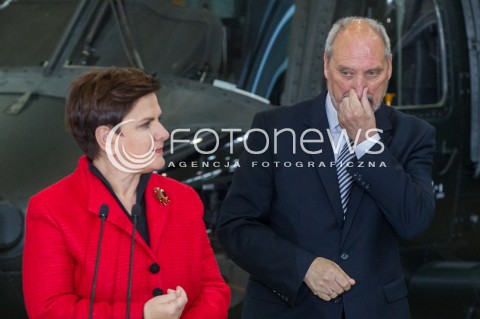  10.10.2016 MIELEC <br />WIZYTA PREMIER BEATY SZYDLO W POLSKICH ZAKLADACH LOTNICZYCH PZL MIELEC <br />WIZYTA MA ZWIAZEK Z PLANEM ZAKUPU SMIGLOWCOW SIKORSKI BLACKHAWK DLA POLSKIEJ ARMII<br />N/Z PREMIER BEATA SZYDLO I MINISTER OBRONY NARODOWEJ ANTONI MACIEREWICZ<br /> 