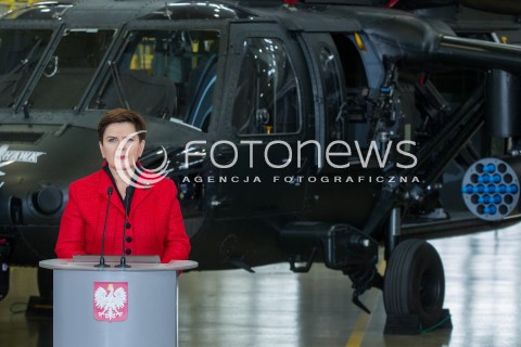  10.10.2016 MIELEC <br />WIZYTA PREMIER BEATY SZYDLO W POLSKICH ZAKLADACH LOTNICZYCH PZL MIELEC <br />WIZYTA MA ZWIAZEK Z PLANEM ZAKUPU SMIGLOWCOW SIKORSKI BLACKHAWK DLA POLSKIEJ ARMII<br />N/Z PREMIER BEATA SZYDLO - W TLE SMIGLOWIEC BLACKHAWK<br /> 