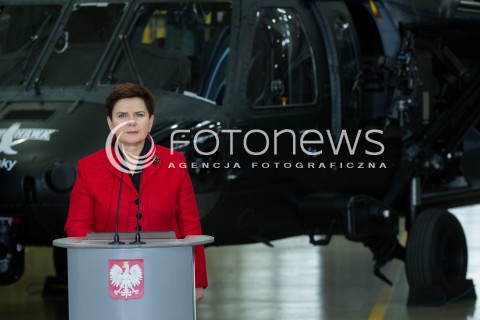  10.10.2016 MIELEC <br />WIZYTA PREMIER BEATY SZYDLO W POLSKICH ZAKLADACH LOTNICZYCH PZL MIELEC <br />WIZYTA MA ZWIAZEK Z PLANEM ZAKUPU SMIGLOWCOW SIKORSKI BLACKHAWK DLA POLSKIEJ ARMII<br />N/Z PREMIER BEATA SZYDLO - W TLE SMIGLOWIEC BLACKHAWK<br /> 