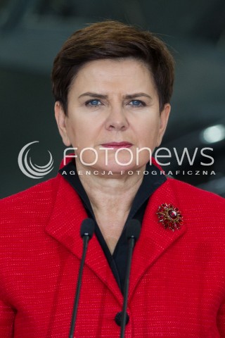  10.10.2016 MIELEC <br />WIZYTA PREMIER BEATY SZYDLO W POLSKICH ZAKLADACH LOTNICZYCH PZL MIELEC <br />WIZYTA MA ZWIAZEK Z PLANEM ZAKUPU SMIGLOWCOW SIKORSKI BLACKHAWK DLA POLSKIEJ ARMII<br />N/Z PREMIER BEATA SZYDLO <br /> 