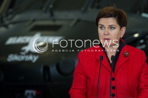  10.10.2016 MIELEC <br />WIZYTA PREMIER BEATY SZYDLO W POLSKICH ZAKLADACH LOTNICZYCH PZL MIELEC <br />WIZYTA MA ZWIAZEK Z PLANEM ZAKUPU SMIGLOWCOW SIKORSKI BLACKHAWK DLA POLSKIEJ ARMII<br />N/Z PREMIER BEATA SZYDLO - W TLE SMIGLOWIEC BLACKHAWK<br /> 