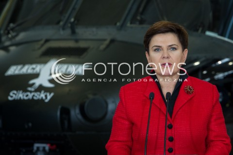  10.10.2016 MIELEC <br />WIZYTA PREMIER BEATY SZYDLO W POLSKICH ZAKLADACH LOTNICZYCH PZL MIELEC <br />WIZYTA MA ZWIAZEK Z PLANEM ZAKUPU SMIGLOWCOW SIKORSKI BLACKHAWK DLA POLSKIEJ ARMII<br />N/Z PREMIER BEATA SZYDLO - W TLE SMIGLOWIEC BLACKHAWK<br /> 