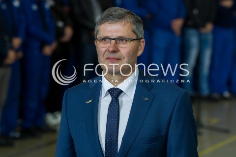  10.10.2016 MIELEC <br />WIZYTA PREMIER BEATY SZYDLO W POLSKICH ZAKLADACH LOTNICZYCH PZL MIELEC <br />WIZYTA MA ZWIAZEK Z PLANEM ZAKUPU SMIGLOWCOW SIKORSKI BLACKHAWK DLA POLSKIEJ ARMII<br />N/Z JANUSZ ZAKRECKI - PREZES PZL MIELEC<br /> 