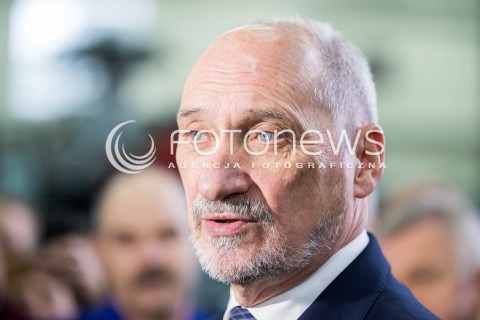  11.10.2016 LODZ<br />WIZYTA PREMIER BEATY SZYDLO W LODZKICH WOJSKOWYCH ZAKLADACH LOTNICZYCH<br />N/Z ANTONI MACIEREWICZ<br /> 