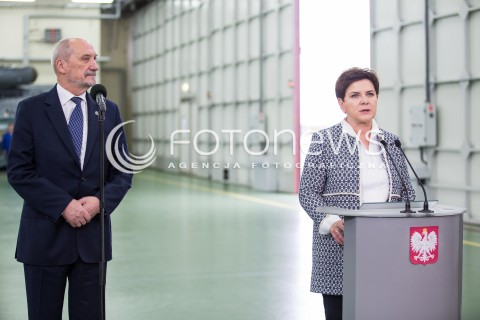  11.10.2016 LODZ<br />WIZYTA PREMIER BEATY SZYDLO W LODZKICH WOJSKOWYCH ZAKLADACH LOTNICZYCH<br />N/Z ANTONI MACIEREWICZ BEATA SZYDLO<br /> 