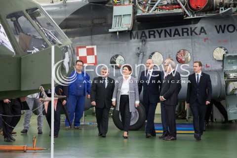  11.10.2016 LODZ<br />WIZYTA PREMIER BEATY SZYDLO W LODZKICH WOJSKOWYCH ZAKLADACH LOTNICZYCH<br />N/Z ANTONI MACIEREWICZ BEATA SZYDLO<br /> 