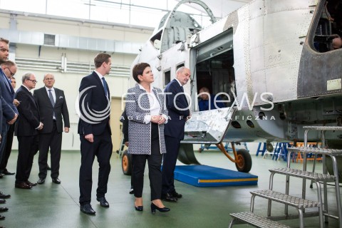 11.10.2016 LODZ<br />WIZYTA PREMIER BEATY SZYDLO W LODZKICH WOJSKOWYCH ZAKLADACH LOTNICZYCH<br />N/Z ANTONI MACIEREWICZ BEATA SZYDLO<br /> 
