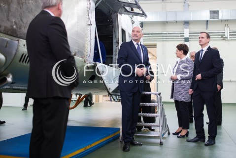  11.10.2016 LODZ<br />WIZYTA PREMIER BEATY SZYDLO W LODZKICH WOJSKOWYCH ZAKLADACH LOTNICZYCH<br />N/Z ANTONI MACIEREWICZ<br /> 