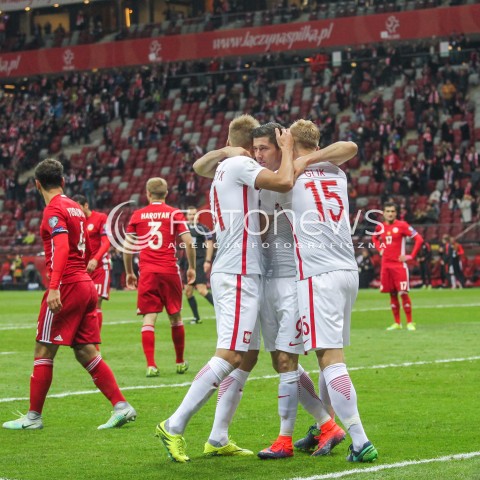  11.10.2016 WARSZAWA PILKA NOZNA <br />FOOTBALL POLISH ELIMINACJE MS 2018<br />MECZ POLSKA - ARMENIA NA STADIONIE NARODOWYM<br />N/Z RADOSC BRAMKA GOL NA 1:0 ROBERT LEWANDOWSKI  KAMIL GLIK <br /> 