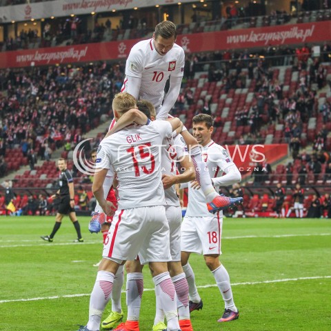  11.10.2016 WARSZAWA PILKA NOZNA <br />FOOTBALL POLISH ELIMINACJE MS 2018<br />MECZ POLSKA - ARMENIA NA STADIONIE NARODOWYM<br />N/Z RADOSC BRAMKA GOL NA 1:0 ROBERT LEWANDOWSKI  KAMIL GLIK GRZEGORZ KRYCHOWIAK<br /> 