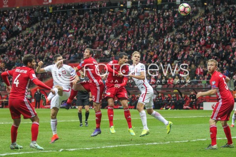  11.10.2016 WARSZAWA PILKA NOZNA <br />FOOTBALL POLISH ELIMINACJE MS 2018<br />MECZ POLSKA - ARMENIA NA STADIONIE NARODOWYM<br />N/Z LUKASZ TEODORCZYK ROBERT LEWANDOWSKI<br /> 