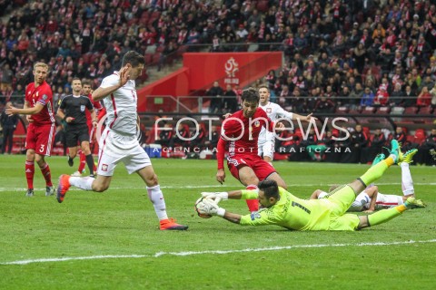  11.10.2016 WARSZAWA PILKA NOZNA <br />FOOTBALL POLISH ELIMINACJE MS 2018<br />MECZ POLSKA - ARMENIA NA STADIONIE NARODOWYM<br />N/Z ROBERT LEWANDOWSKI ARSEN BEGLARYAN TARON VOSKANYAN<br /> 
