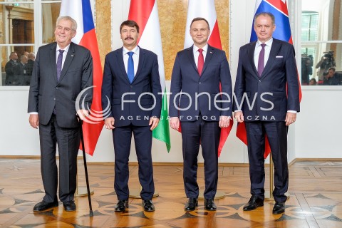  14.10.2016 LANCUT<br />SPOTKANIE PREZYDENTOW PANSTW GRUPY WYSZEHRADZKIEJ NA ZAMKU W LANCUCIE <br />FAMILY PHOTO<br />N/Z PREZYDENT CZECH MILOS ZEMAN (L1), PREZYDENT WEGIER JANOS ADER (L2), PREZYDENT RP ANDRZEJ DUDA (P1), PREZYDENT SLOWACJI ANDREJ KISKA (P2) <br /> 