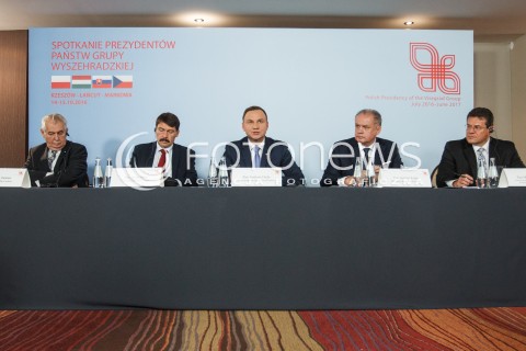  15.10.2016 RZESZOW <br />SPOTKANIE PREZYDENTOW PANSTW GRUPY WYSZEHRADZKIEJ W RZESZOWIE<br />N/Z KONFERENCJA PRASOWA MILOS ZEMAN - PREZYDENT CZECH (L1), JANOS ADER - PREZYDENT WEGIER (L2), ANDRZEJ DUDA - PREZYDENT POLSKI (C), ANDREJ KISKA - PREZYDENT SLOWACJI (P1), MAROS SEFCOVIC - WICEPRZEWODNICZACY KOMISJI EUROPEJSKIEJ - KOMISARZ DS. UNII ENERGETYCZNEJ (P2)<br /> 