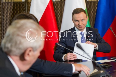  15.10.2016 RZESZOW <br />SPOTKANIE PREZYDENTOW PANSTW GRUPY WYSZEHRADZKIEJ W RZESZOWIE<br />N/Z ANDRZEJ DUDA - PREZYDENT RP POLSKI PODCZAS SPOTKANIA Z POZOSTALYMI PREZYDENTAMI<br /> 