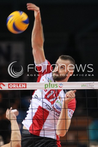  21.10.2016 RZESZOW<br />SIATKOWKA PLUSLIGA 2016/2017 MEN VOLLEYBALL POLAND POLISH PLUS LIGA LEAGUE SEASON 2016/2017<br />MECZ ASSECO RESOVIA RZESZOW - LOTOS TREFL GDANSK <br />N/Z MARCIN MOZDZONEK SYLWETKA ATAK<br /> 