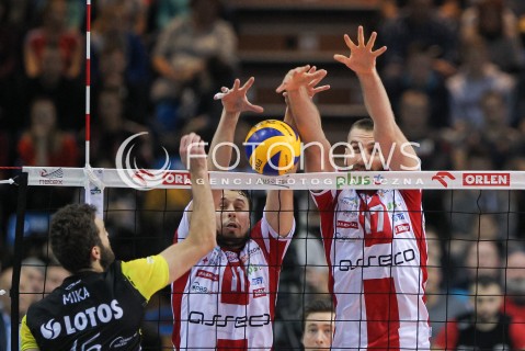  21.10.2016 RZESZOW<br />SIATKOWKA PLUSLIGA 2016/2017 MEN VOLLEYBALL POLAND POLISH PLUS LIGA LEAGUE SEASON 2016/2017<br />MECZ ASSECO RESOVIA RZESZOW - LOTOS TREFL GDANSK <br />N/Z FABIAN DRZYZGA MARCIN MOZDZONEK BLOK<br /> 