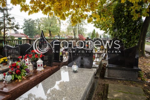  23.10.2016 CMENTARZ KOMUNALNY W PIASECZNIE<br />ZDJECIE ILUSTRACYJNE<br />N/Z NAGROBKI NA CMENTARZU KOMUNALNYM W PIASECZNIE<br /> 