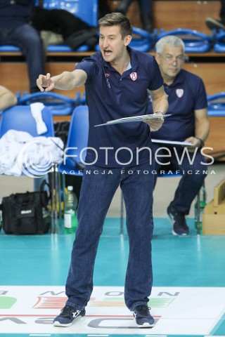  23.10.2016 RZESZOW<br />SIATKOWKA ORLEN LIGA 2016/2017 WOMEN VOLLEYBALL POLAND POLISH ORLENLIGA LEAGUE SEASON 2016/2017<br />MECZ DEVELOPRES SKYRES RZESZOW - BUDOWLANI LODZ <br />N/Z BLAZEJ KRZYSZTALOWICZ - I TRENER ( HEAD COACH ) SYLWETKA <br /> 