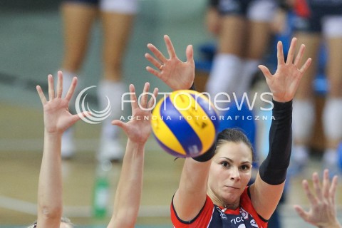  23.10.2016 RZESZOW<br />SIATKOWKA ORLEN LIGA 2016/2017 WOMEN VOLLEYBALL POLAND POLISH ORLENLIGA LEAGUE SEASON 2016/2017<br />MECZ DEVELOPRES SKYRES RZESZOW - BUDOWLANI LODZ <br />N/Z GABRIELA POLANSKA SYLWETKA BLOK<br /> 