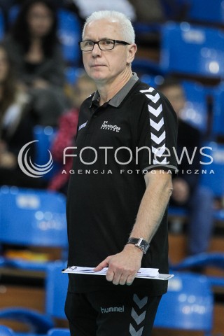  23.10.2016 RZESZOW<br />SIATKOWKA ORLEN LIGA 2016/2017 WOMEN VOLLEYBALL POLAND POLISH ORLENLIGA LEAGUE SEASON 2016/2017<br />MECZ DEVELOPRES SKYRES RZESZOW - BUDOWLANI LODZ <br />N/Z JACEK SKROK - I TRENER ( HEAD COACH ) SYLWETKA <br /> 