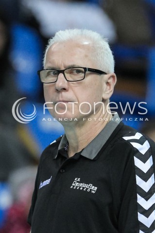  23.10.2016 RZESZOW<br />SIATKOWKA ORLEN LIGA 2016/2017 WOMEN VOLLEYBALL POLAND POLISH ORLENLIGA LEAGUE SEASON 2016/2017<br />MECZ DEVELOPRES SKYRES RZESZOW - BUDOWLANI LODZ <br />N/Z JACEK SKROK - I TRENER ( HEAD COACH ) SYLWETKA <br /> 