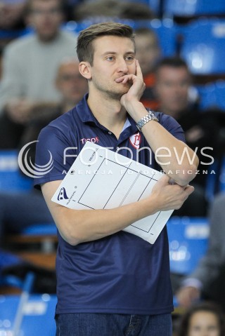  23.10.2016 RZESZOW<br />SIATKOWKA ORLEN LIGA 2016/2017 WOMEN VOLLEYBALL POLAND POLISH ORLENLIGA LEAGUE SEASON 2016/2017<br />MECZ DEVELOPRES SKYRES RZESZOW - BUDOWLANI LODZ <br />N/Z BLAZEJ KRZYSZTALOWICZ - I TRENER ( HEAD COACH ) SYLWETKA <br /> 