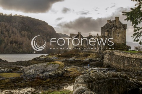  09.11.2016 JESIENNY PEJZAZ SZKOCJI <br />
ZDJECIE ILUSTRACYJNE<br />
N/Z ZAMEK EILEAN DONAN NA WYSPIE LOCH DUICH<br />
 