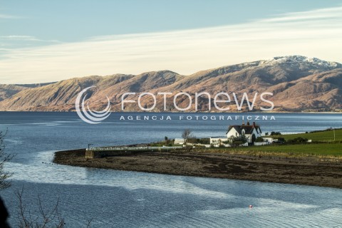  09.11.2016 PEJZAZ SZKOCJI JESIENIA<br />
ZDJECIE ILUSTRACYJNE<br />
N/Z MIASTO ONICH NAD JEZIOREM LOCH LINNHE<br />
 