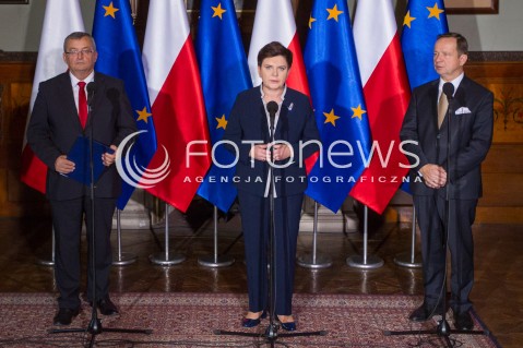  07.11.2016 LANCUT<br />KONFERENCJA "10 LAT DEKLARACJI LANCUCKIEJ - VIA CARPATIA DZIS, WYZWANIA NA PRZYSZLOSC" Z UDZIALEM PREMIER <br />N/Z MINISTER INFRASTRUKTURY I BUDOWNICTWA - ANDRZEJ ADAMCZYK (L) , PREMIER BEATA SZYDLO (C) , MARSZALEK WOJEWODZTWA PODKARPACKIEGO - WLADYSLAW ORTYL (P)<br /> 