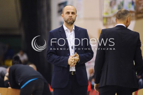  07.11.2016 KROSNO <br />KOSZYKOWKA TAURON BASKET LIGA PLK 2016/2017 <br />MEN BASKETBALL POLAND POLISH BASKETLIGA LEAGUE SEASON 2016/2017 <br />MECZ MIASTO SZKLA KROSNO - PGE TUROW ZGORZELEC<br />N/Z MICHAL BARAN - I TRENER ( HEAD COACH ) SYLWETKA <br /> 