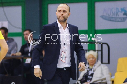  07.11.2016 KROSNO <br />KOSZYKOWKA TAURON BASKET LIGA PLK 2016/2017 <br />MEN BASKETBALL POLAND POLISH BASKETLIGA LEAGUE SEASON 2016/2017 <br />MECZ MIASTO SZKLA KROSNO - PGE TUROW ZGORZELEC<br />N/Z MICHAL BARAN - I TRENER ( HEAD COACH ) SYLWETKA <br /> 