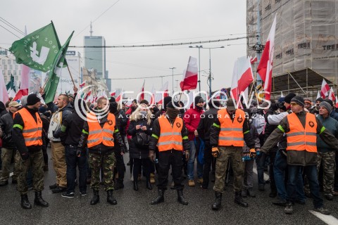  11.11.2016 WARSZAWA <br />MARSZ NIEPODLEGLOSCI 2016 SRODOWISK NARODOWYCH W WARSZAWIE <br />N/Z UCZESTNICY CZOLO MARSZU<br /> 